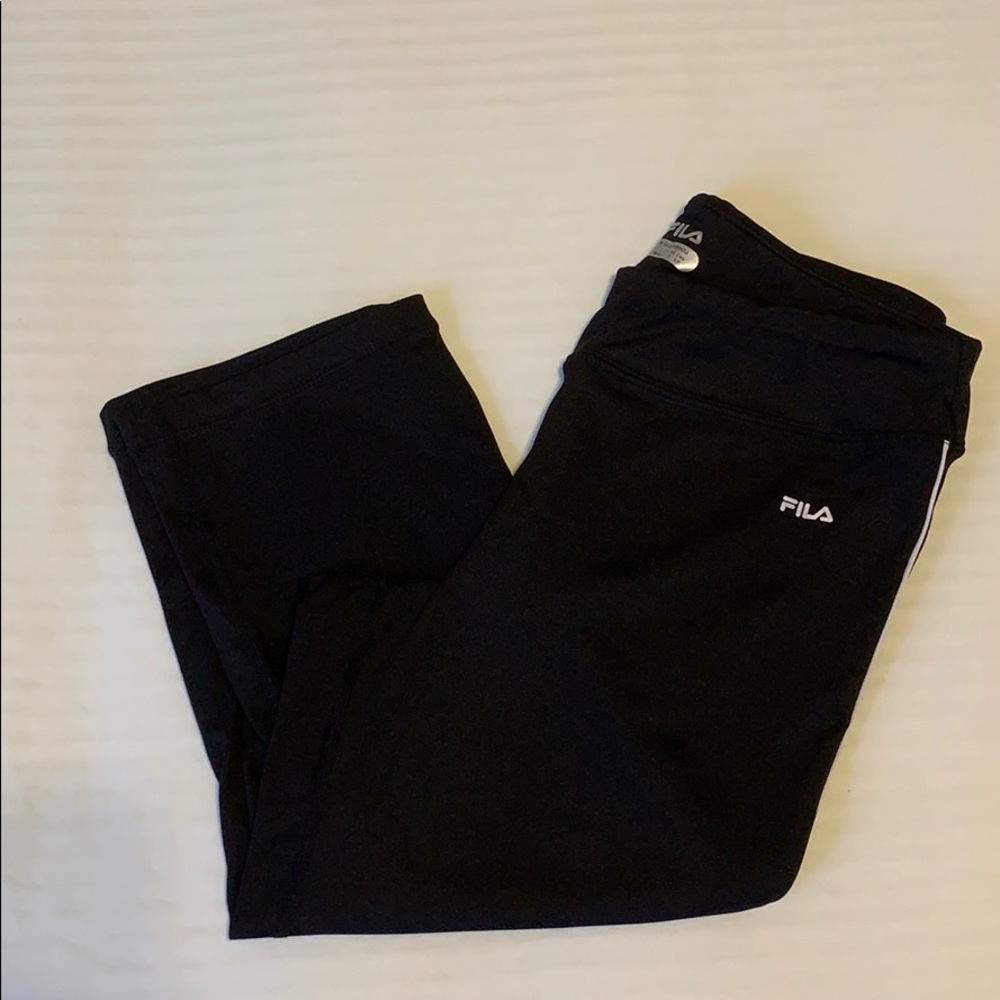 LAST CHANCE ❤️ 3/$15 Fila capri yoga workout pants